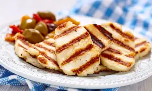Czy ser halloumi jest zdrowy? Odkryj korzyści i zagrożenia zdrowotne