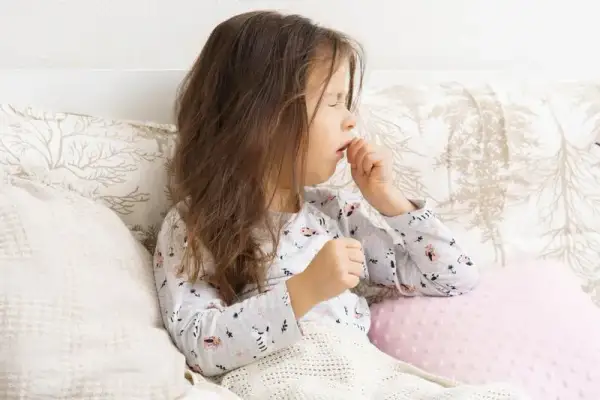 Kiedy kaszel u dziecka wymaga pilnej wizyty u lekarza? Objawy i porady